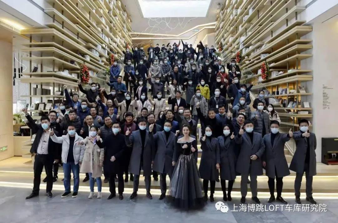 武清全国一百多人在华侨城汉口道6号参观研讨LOFT专利车库技术！